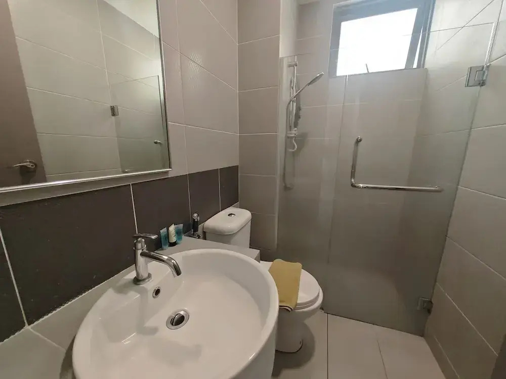 AMERIN MALL CONDO SUITE KL By VP