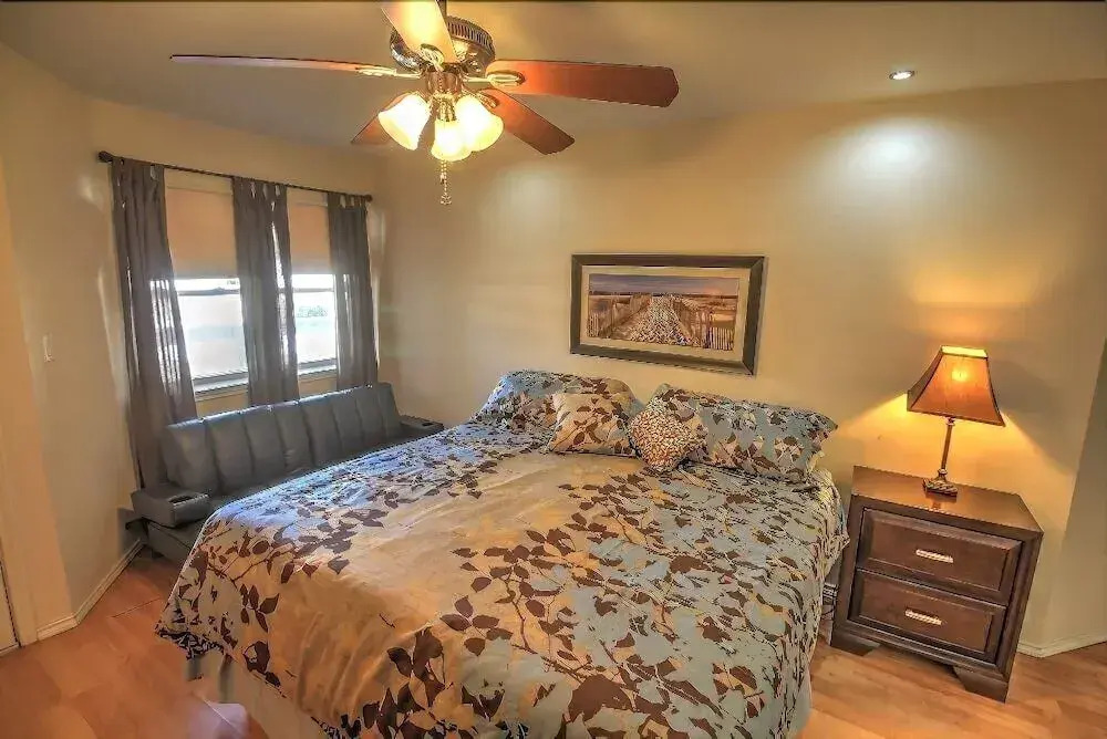 Gulfpoint 2203 - 2 Br Condo