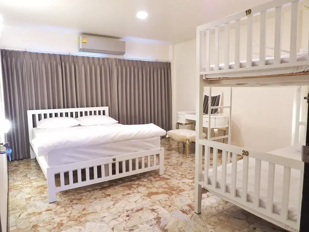 Esse Hostel