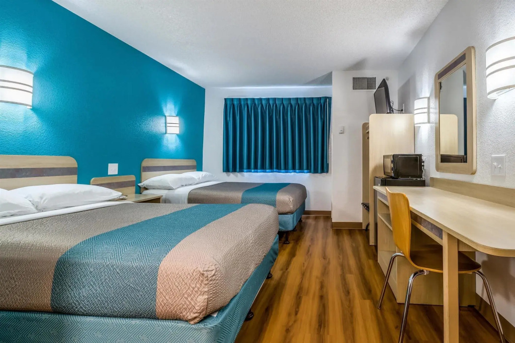 Motel 6-West Des Moines, IA