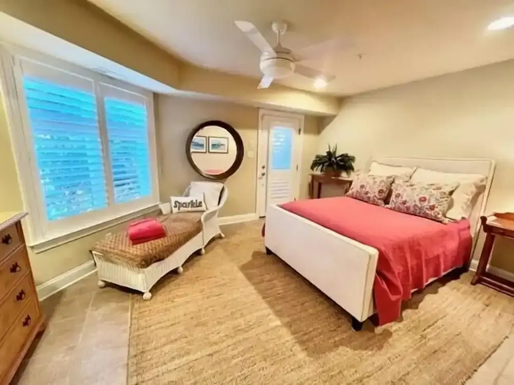 Blacstone Avenue 38285