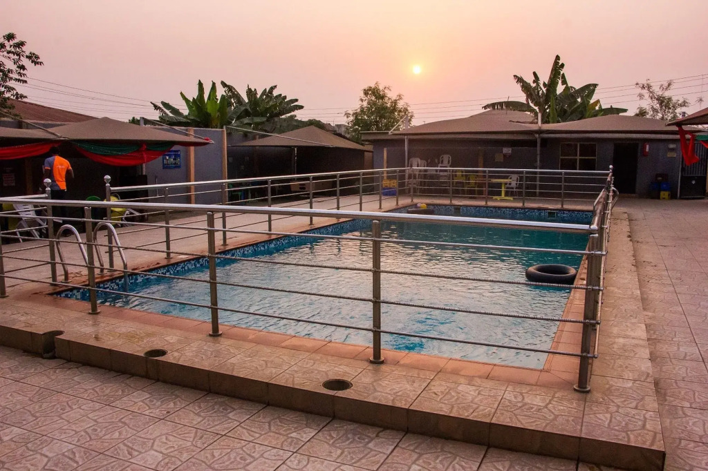 Duckland Hotel and Suites Ltd