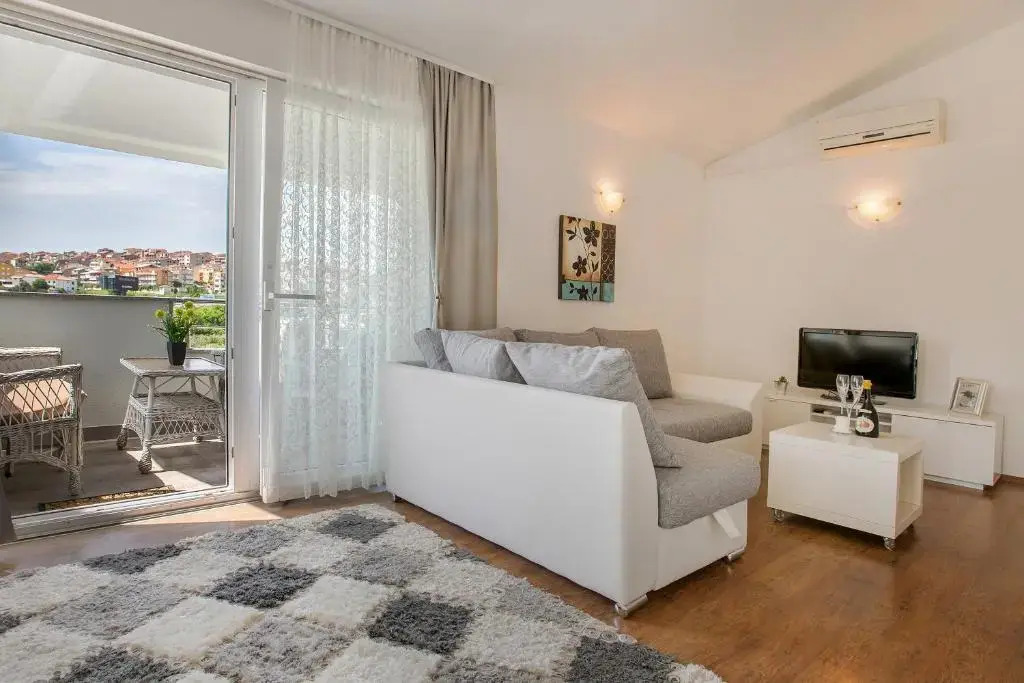Apartment Lidija