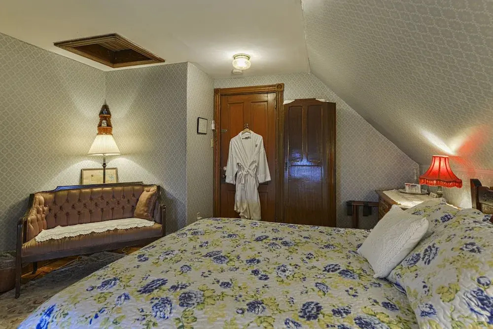 Candlelight Inn