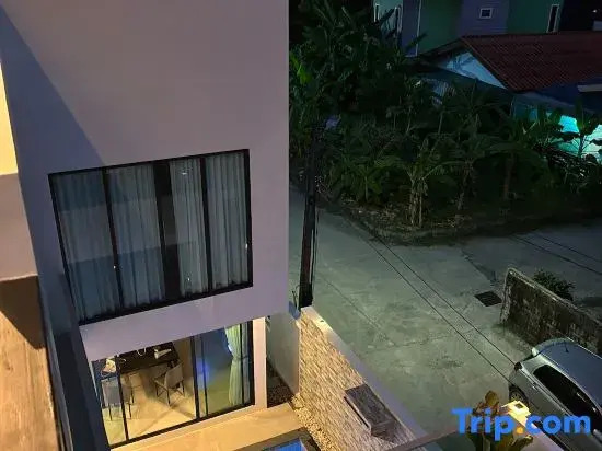 Luxury 4BR Private Pool Villa + Sunset Rooftop