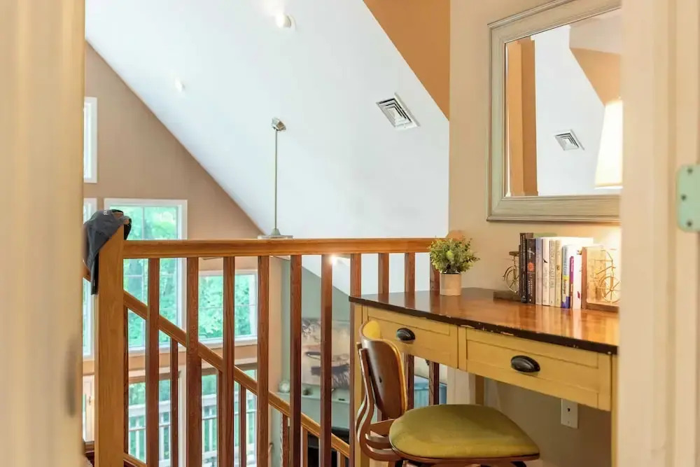 Bear Trail Chalet by Avantstay Retreat w/ Outdoor Living Deck & Fire Pit