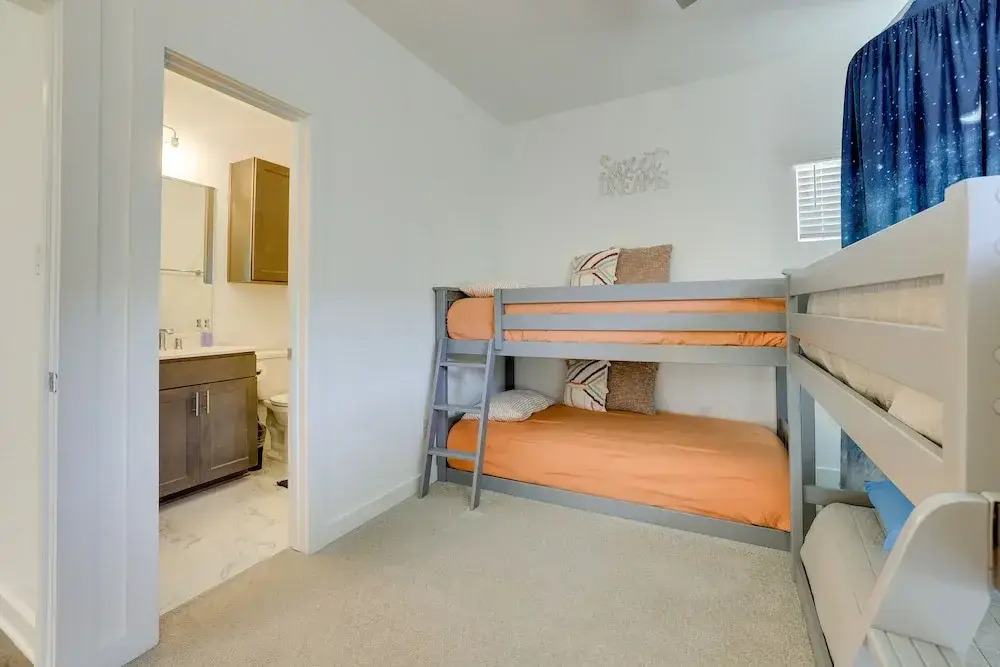 Modern Oasis: Steps to River Walk & Alamo Park!