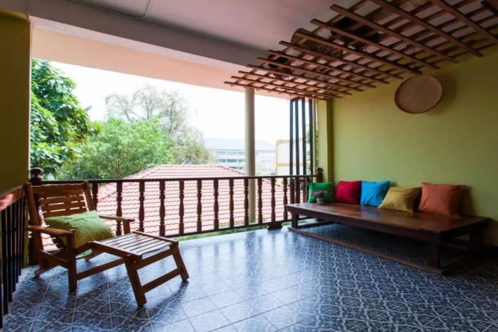 Retro At Phra Sing Guest House