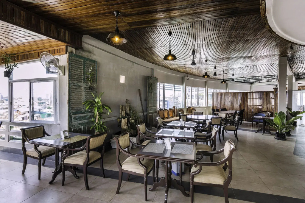 Paradise Hotel