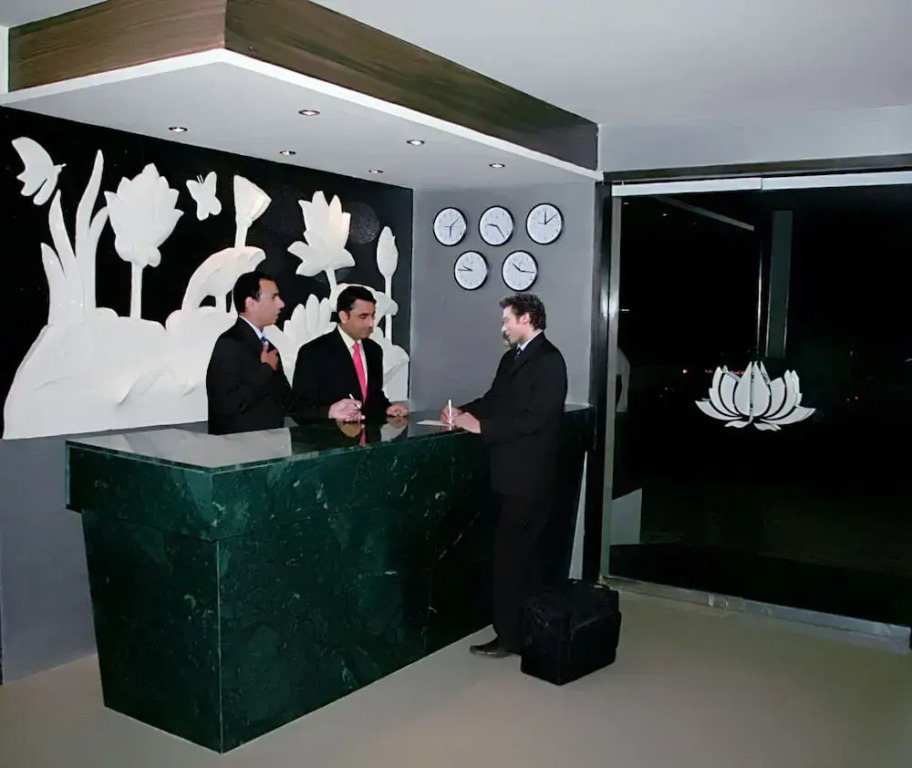Lotus 1 Hotel