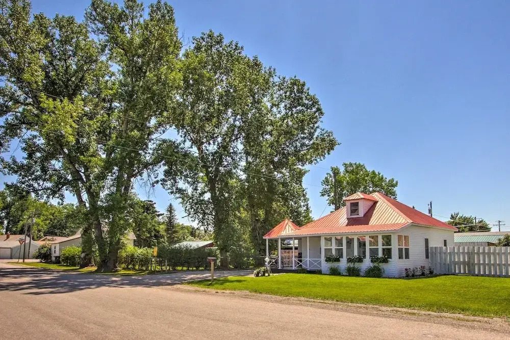 Charming Choteau Cottage: Ski & Fish Nearby!