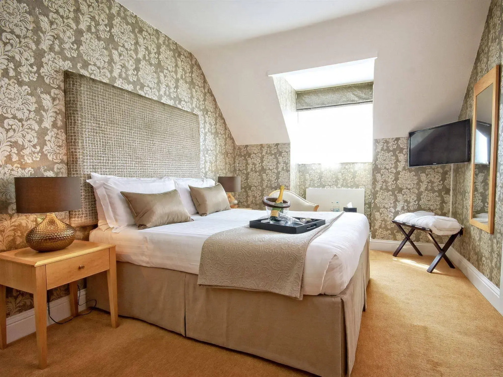 Cliff House Hotel