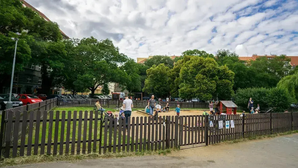 Flying Bed Apartment close to Prague Castle and Airport