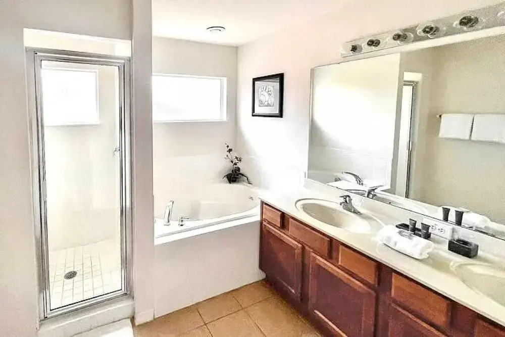 6BR Resort Home Near Disney - With Private Pool Hot Tub and Games Room