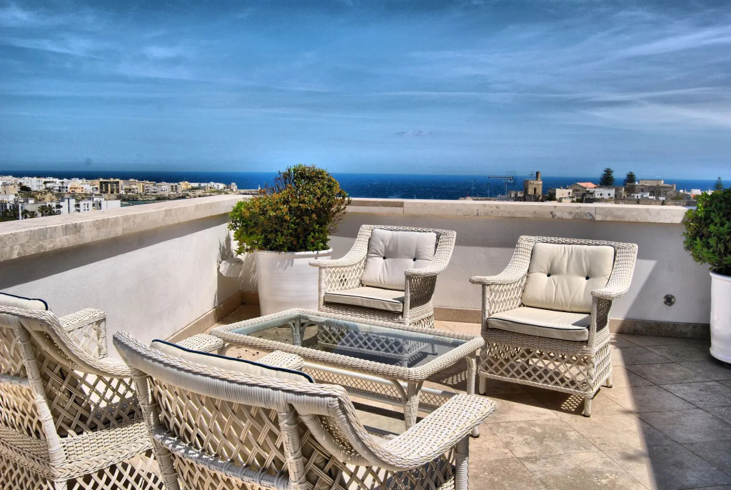 Relais Valle DellIdro - Rooftop & Sea View, Otranto