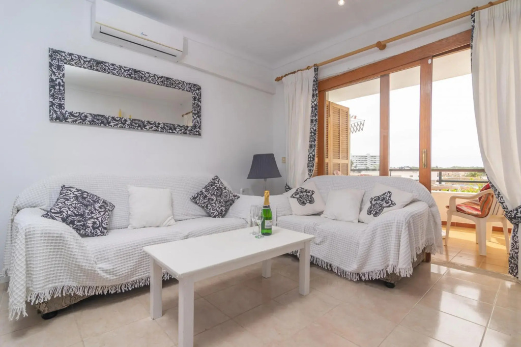 SOL - Nice flat close to the beach and leisure area Free WiFi