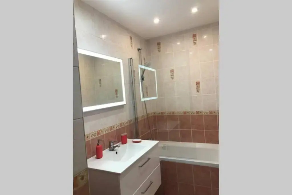 02 Bedrooms-Paris-Disneyland-WiFi- Parking-RER A