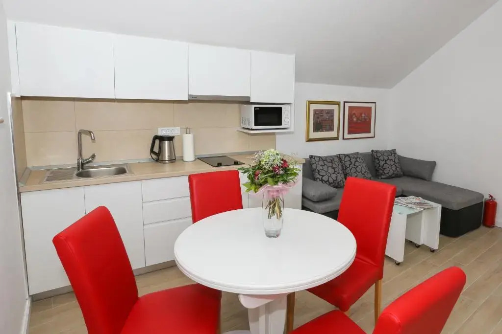 White & Co Villa And Apartments