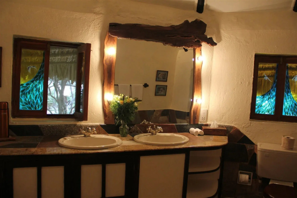 Rose Wood Lodge