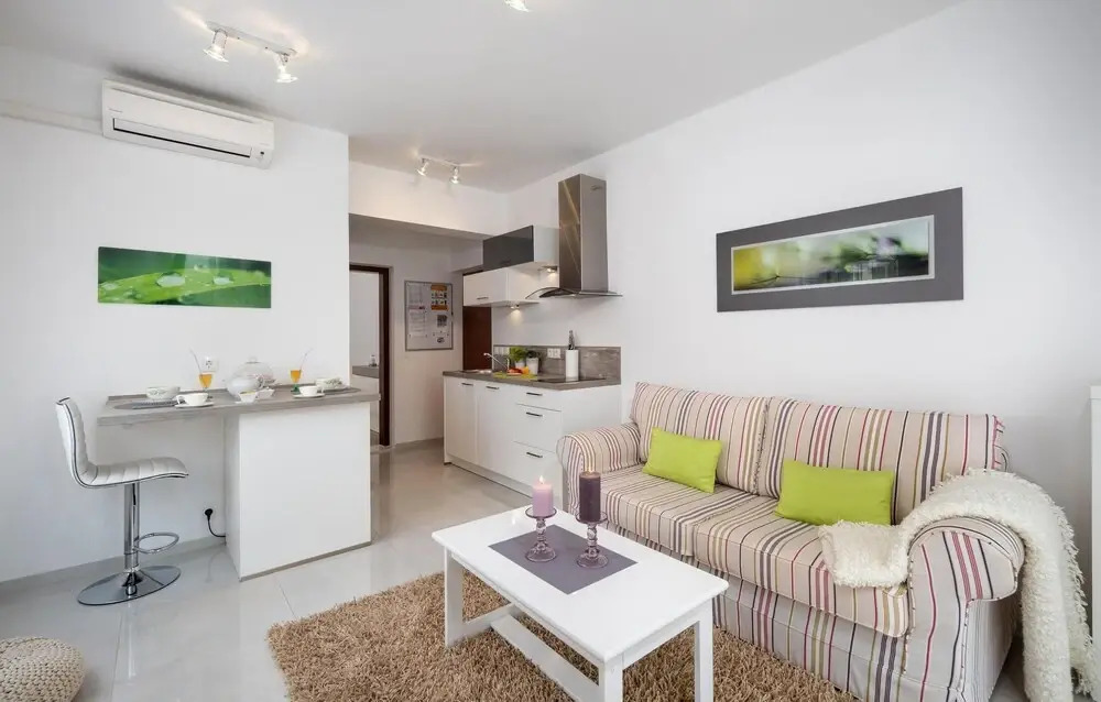Stunning Home in Dramalj With Wifi and 2 Bedrooms