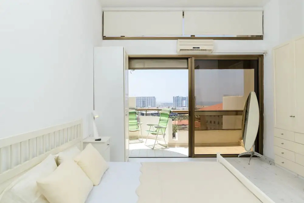 3BR Apt Steps from Sea W Parking