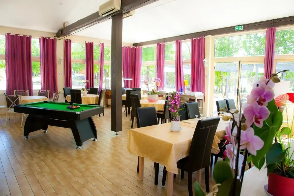 Hôtel Restaurant Les Lavandins
