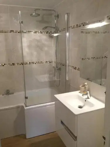 5, Sandleigh Apartment