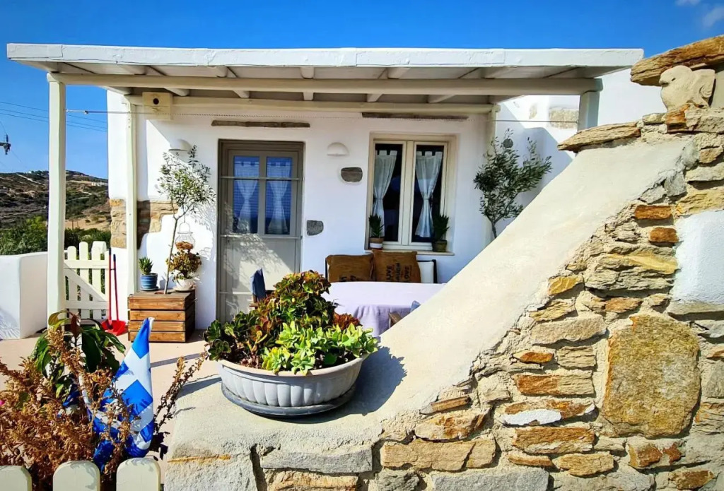 Romantic sunset cycladic house in Sotires