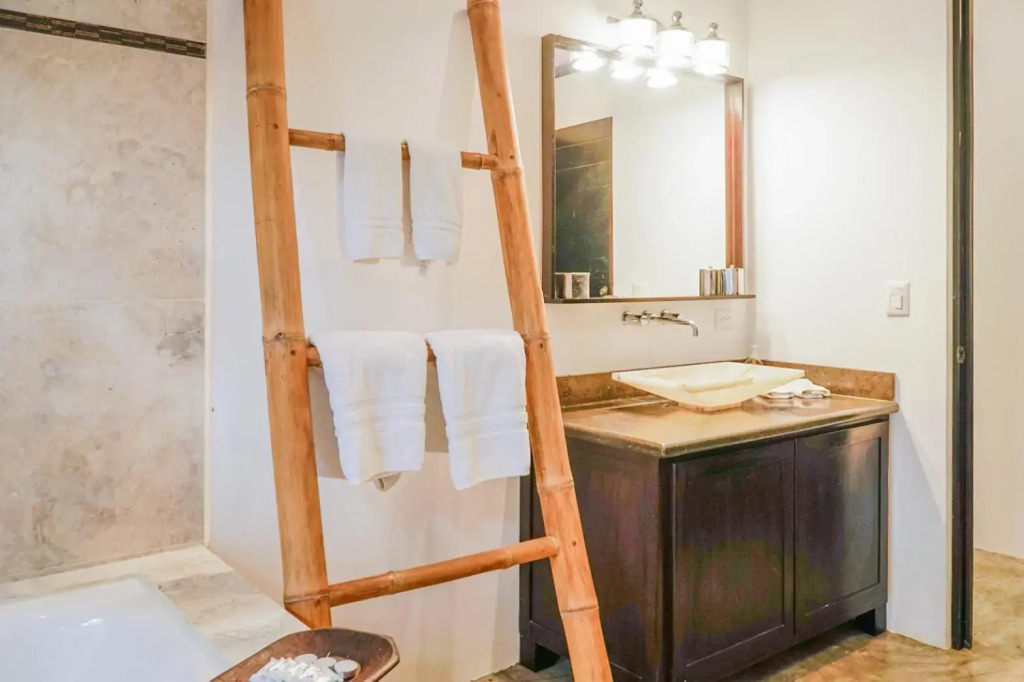 Makara Toucan Suite / 2nd Floor
