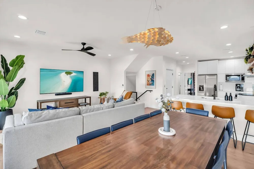 NEW 4 Bed 3 Bath Heated Salt Pool Walk2beach