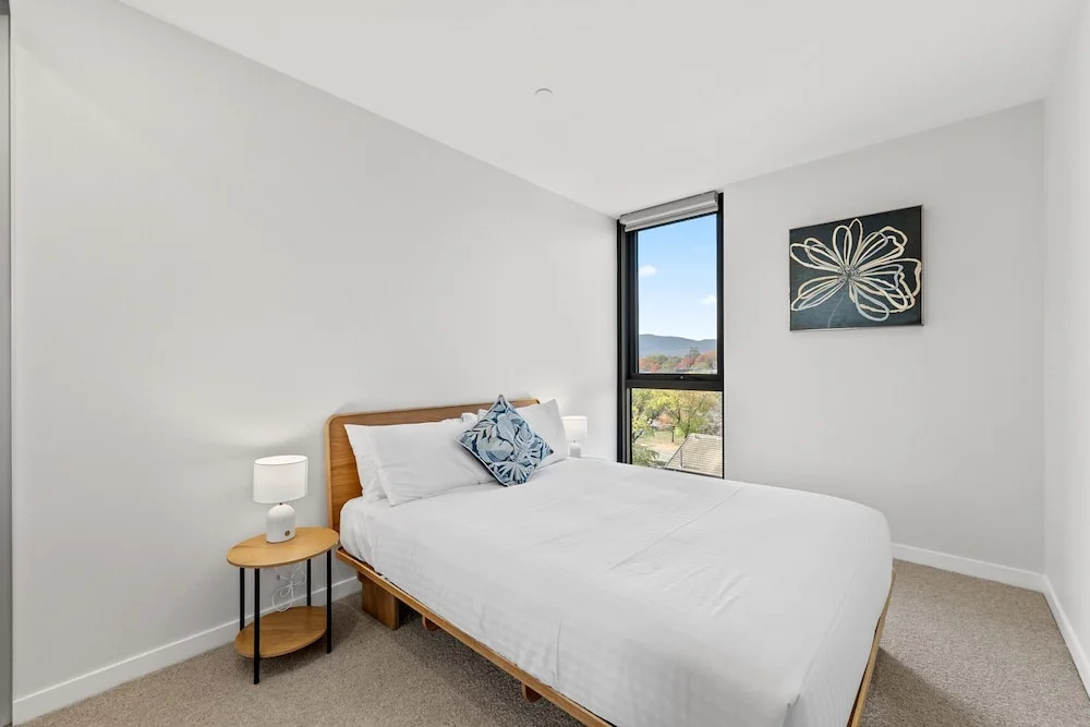 Stylish 2-bed Stay Near Canberra Centre