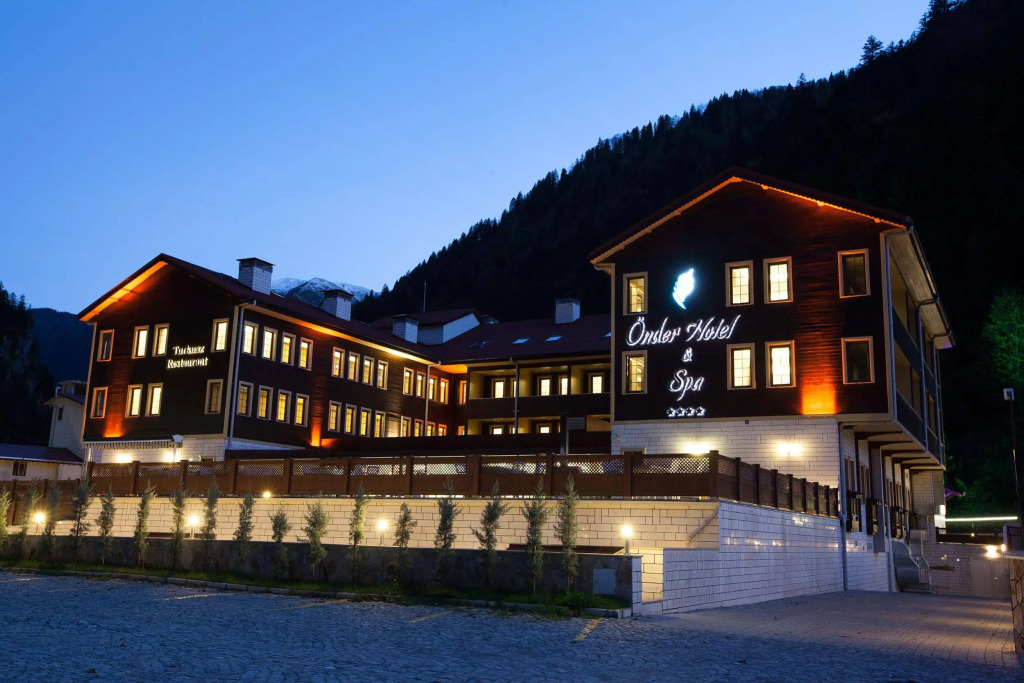 Flora Uzungöl Resort Hotel