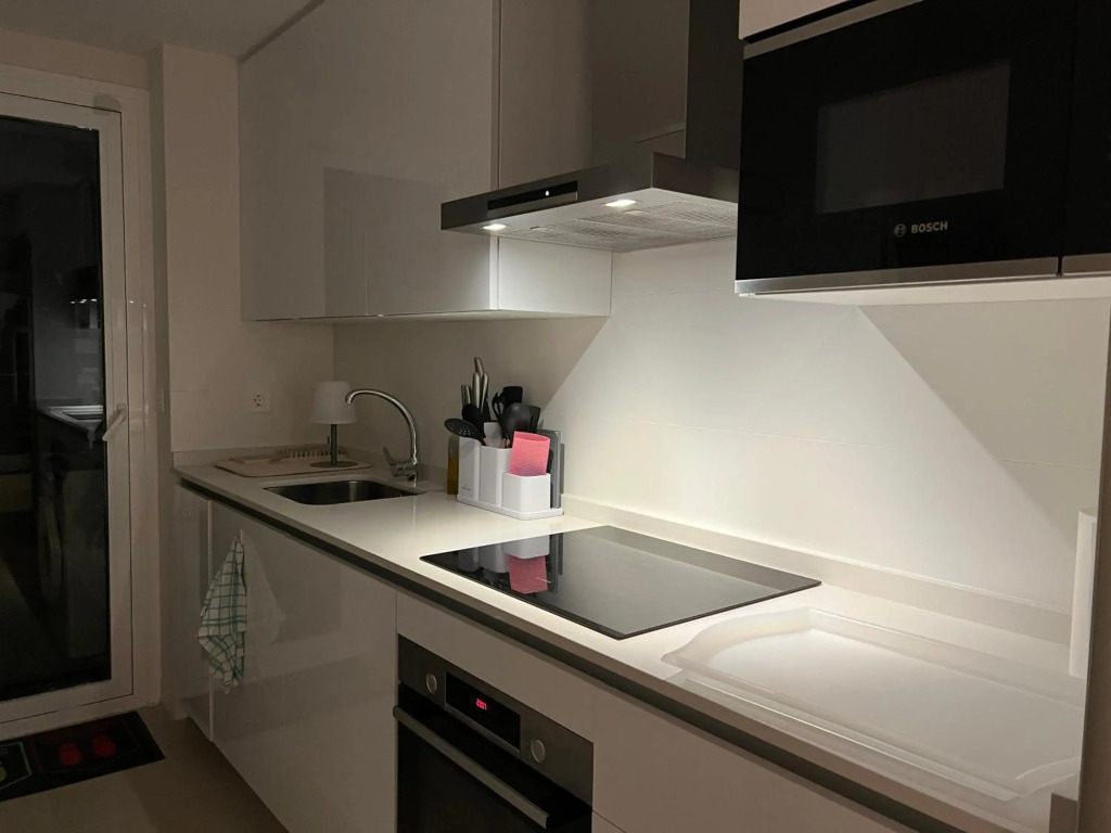 New build modern ap 4 min walk to the beach and Marbella old town