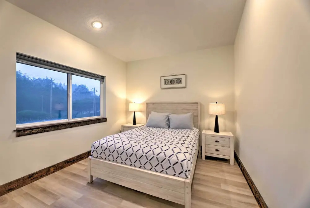 Sanderling Sea Cottages, Unit 5 w/ Ocean Views!