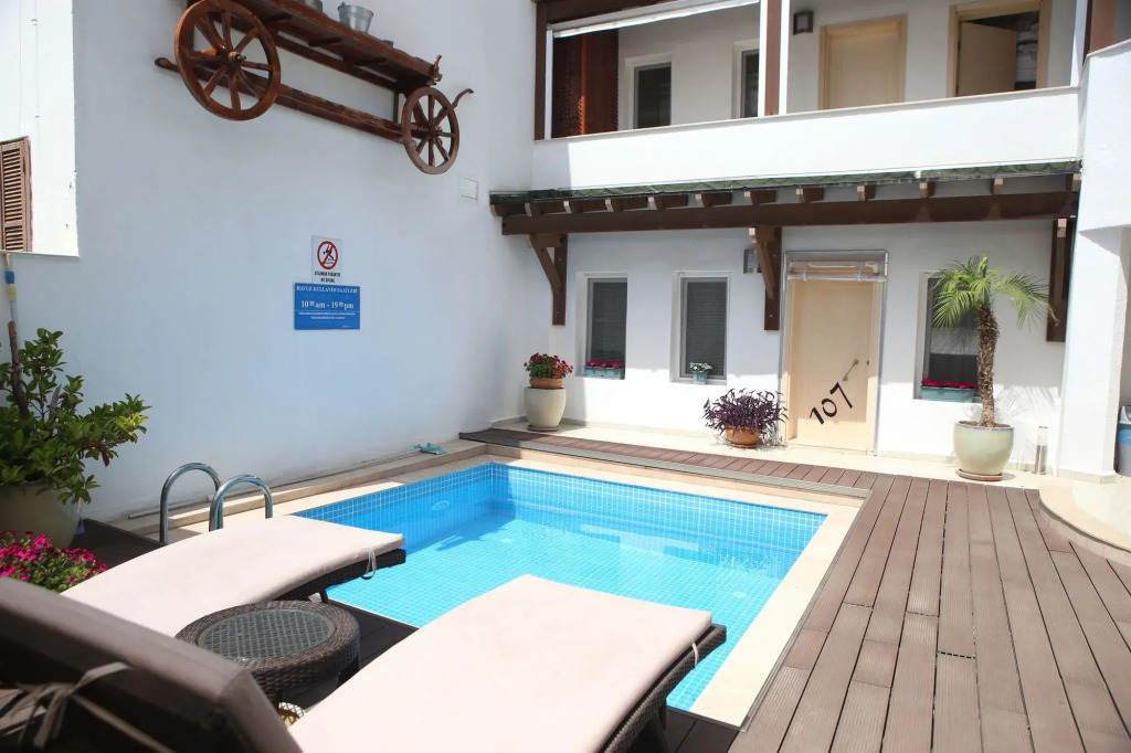 7. Art Feslegen Hotel