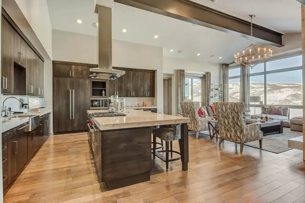 Four Bedroom Penthouse 4 Apartment Hotel by RedAwning