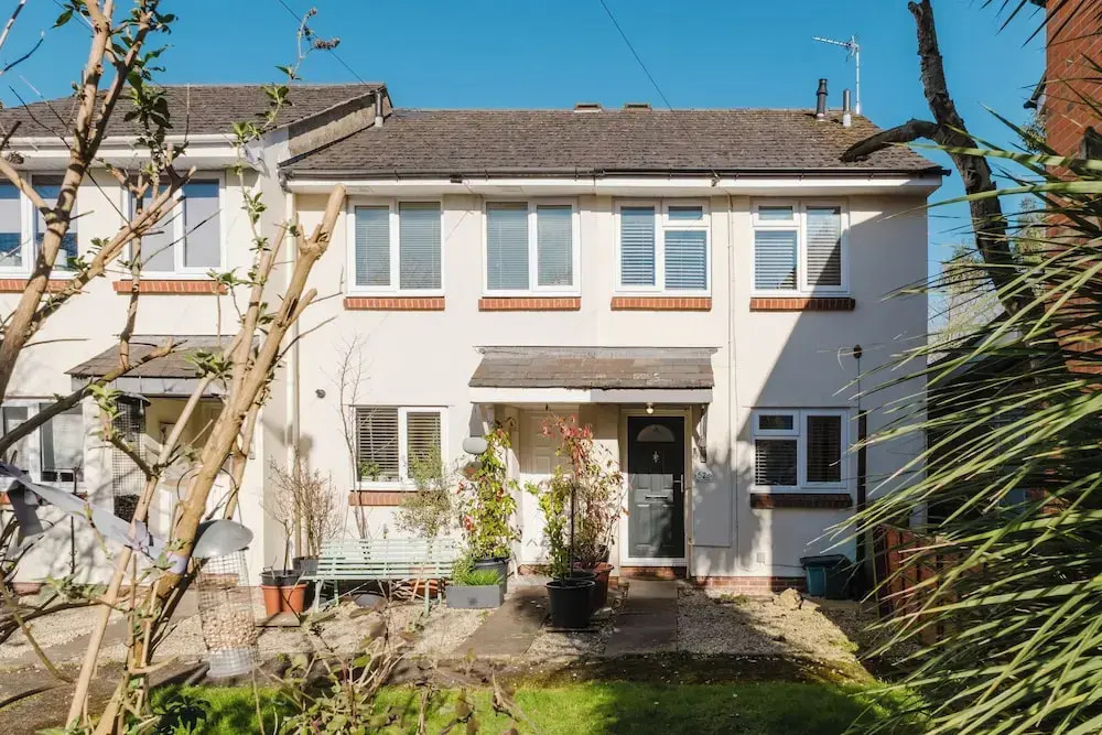 Corner House - Bright 2BD in Cheltenham