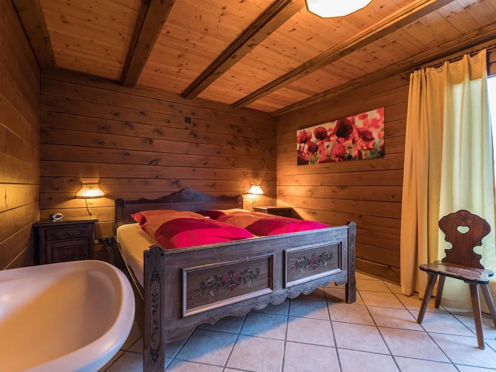 Spacious Chalet With Terrace, Fireplace, Ski Storage, Garden