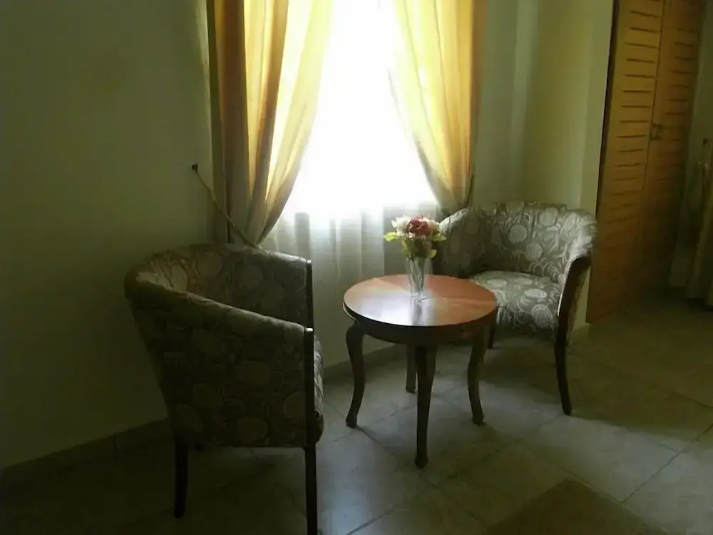 Rayporsh Hotel