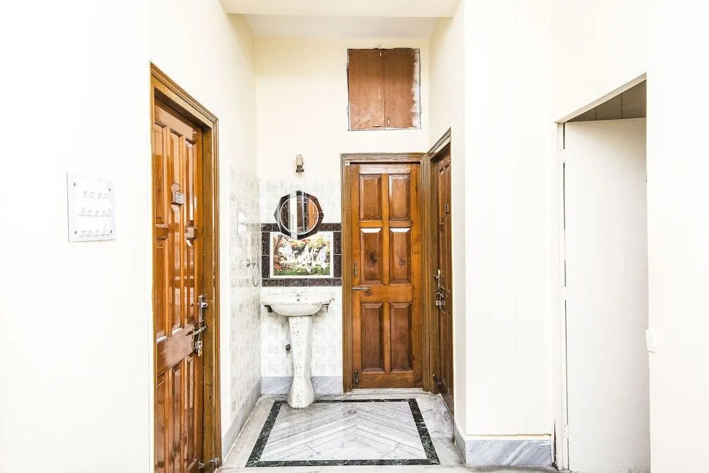 FabHotel Astoria House Salt Lake