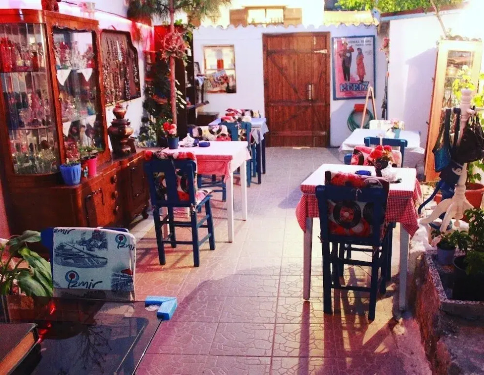 Sigacik Kaleici Pansiyon Nostalji Kafe