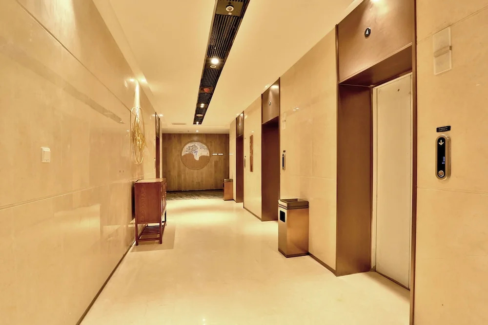 Mehood Lestie Hotel New Century Avenue