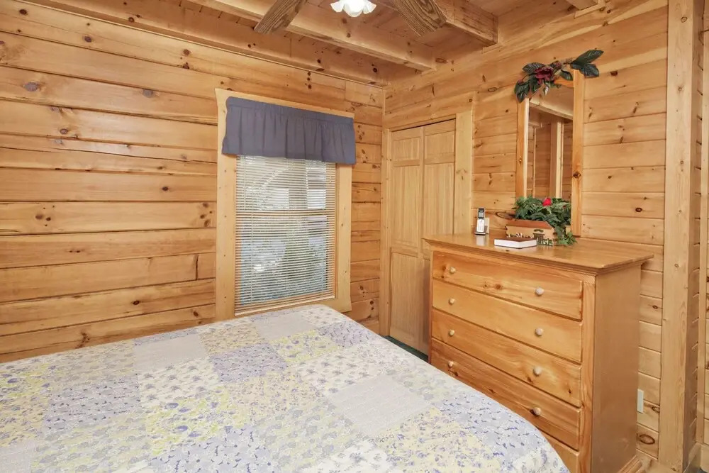 Red Bird Haven by Heritage Cabin Rentals