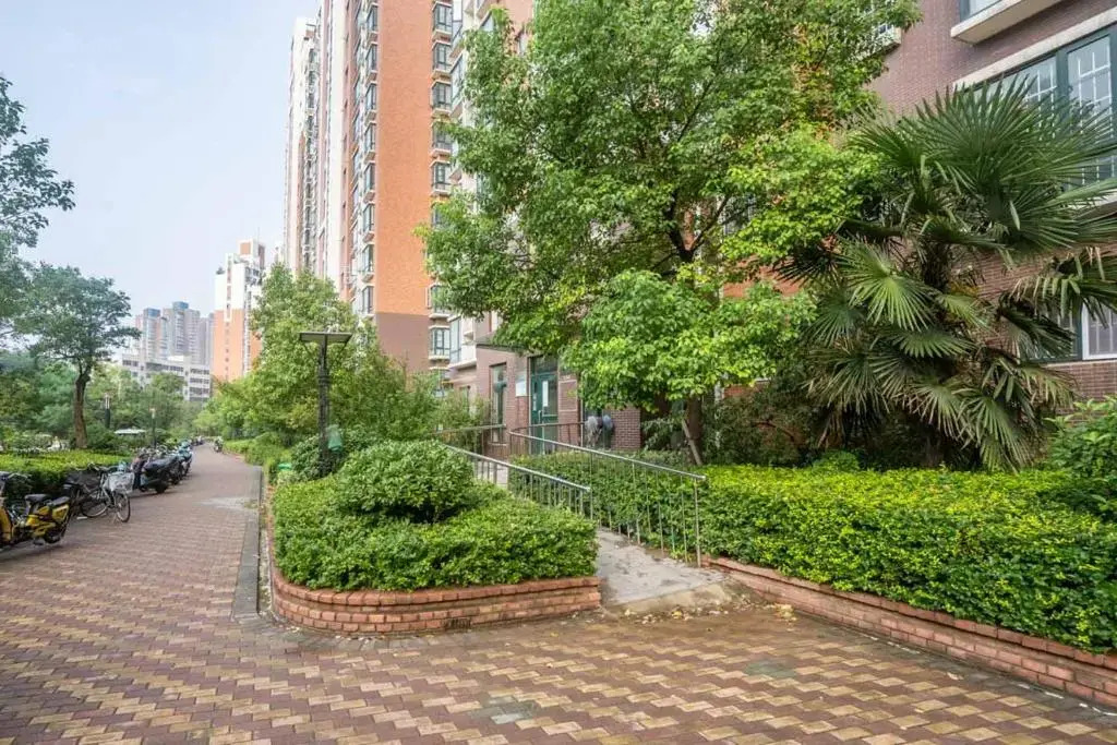 Zhengzhou Jinshui · North 3rd Ring Huayuan Road·Locals Apartment · 00174560