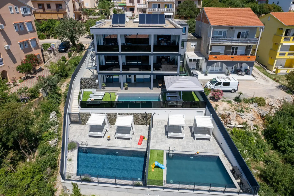 Twins II in Crikvenica