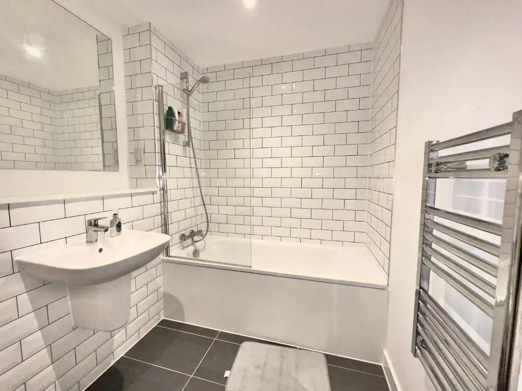 Modern 2 Bedroom Apartment - Manchester Old Trafford
