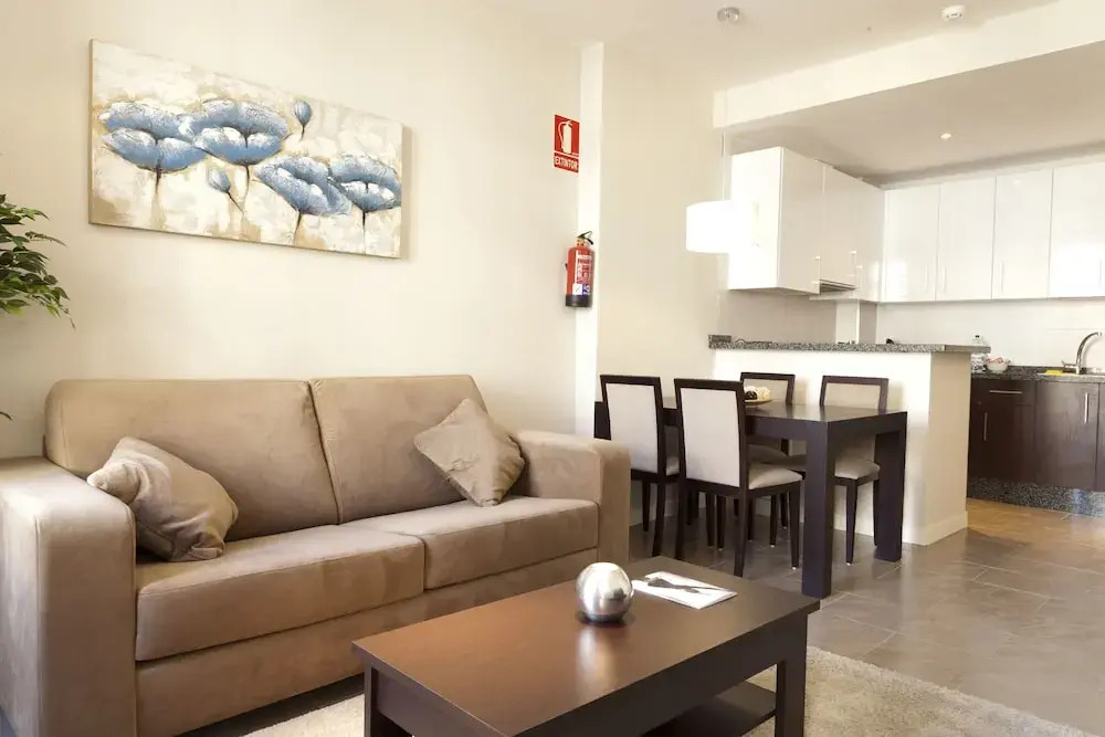 Apartamentos Pinar Málaga Centro - Carretería