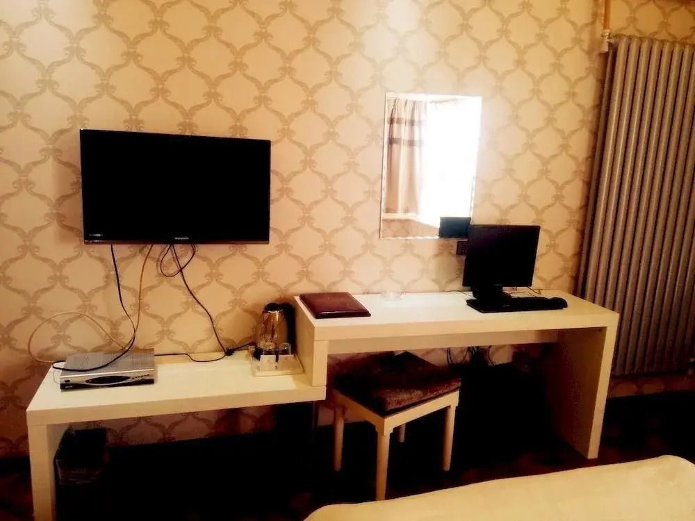 Longbai Business Hotel