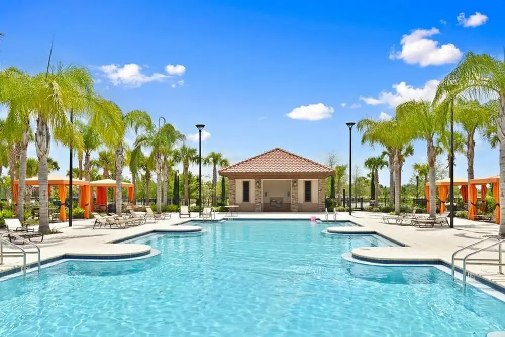 Beautiful Themed Vacation Home With Pool St5509