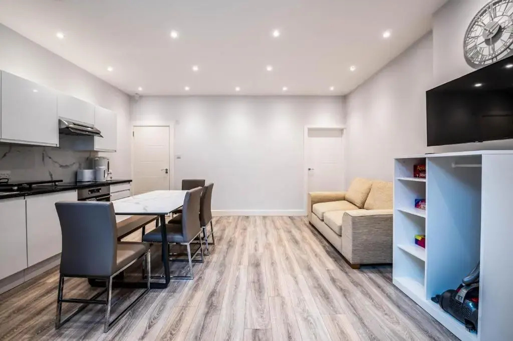 The Coach House - Modernised 1 Bedroom Flat, moments from the beach